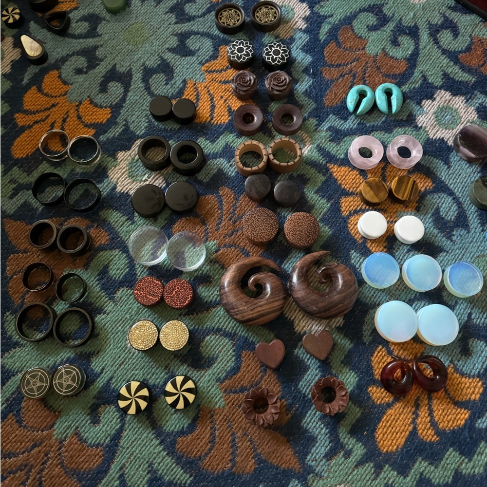 34 pairs of 1”+ plugs gauges